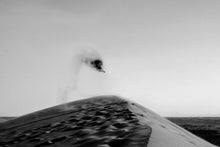 Carica l'immagine nel visualizzatore di Gallery, Sarab Collective | Nahid Rezashateri - Il vento ci porterà via